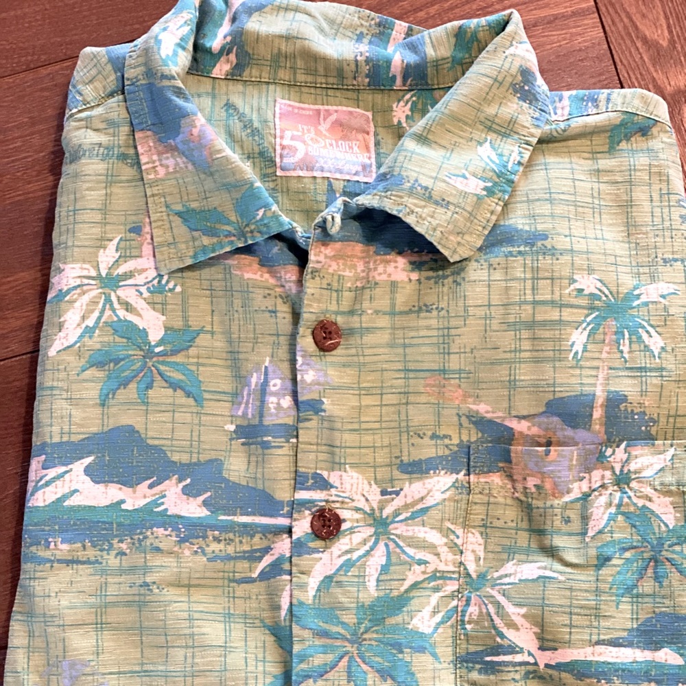 HAWAIIAN SHIRT.